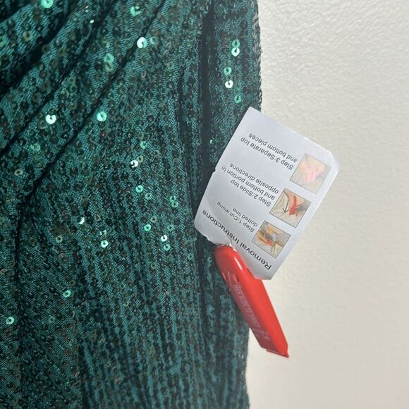 Ieena Mac Duggal 26988 - V-Neck Cowl Back Gown dress in emerald green size 8 - Picture 8 of 14